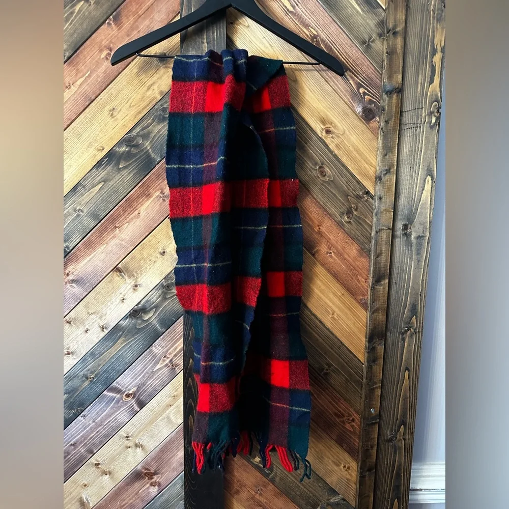 Classic plaid pattered wool scarf - Picture 1 of 3
